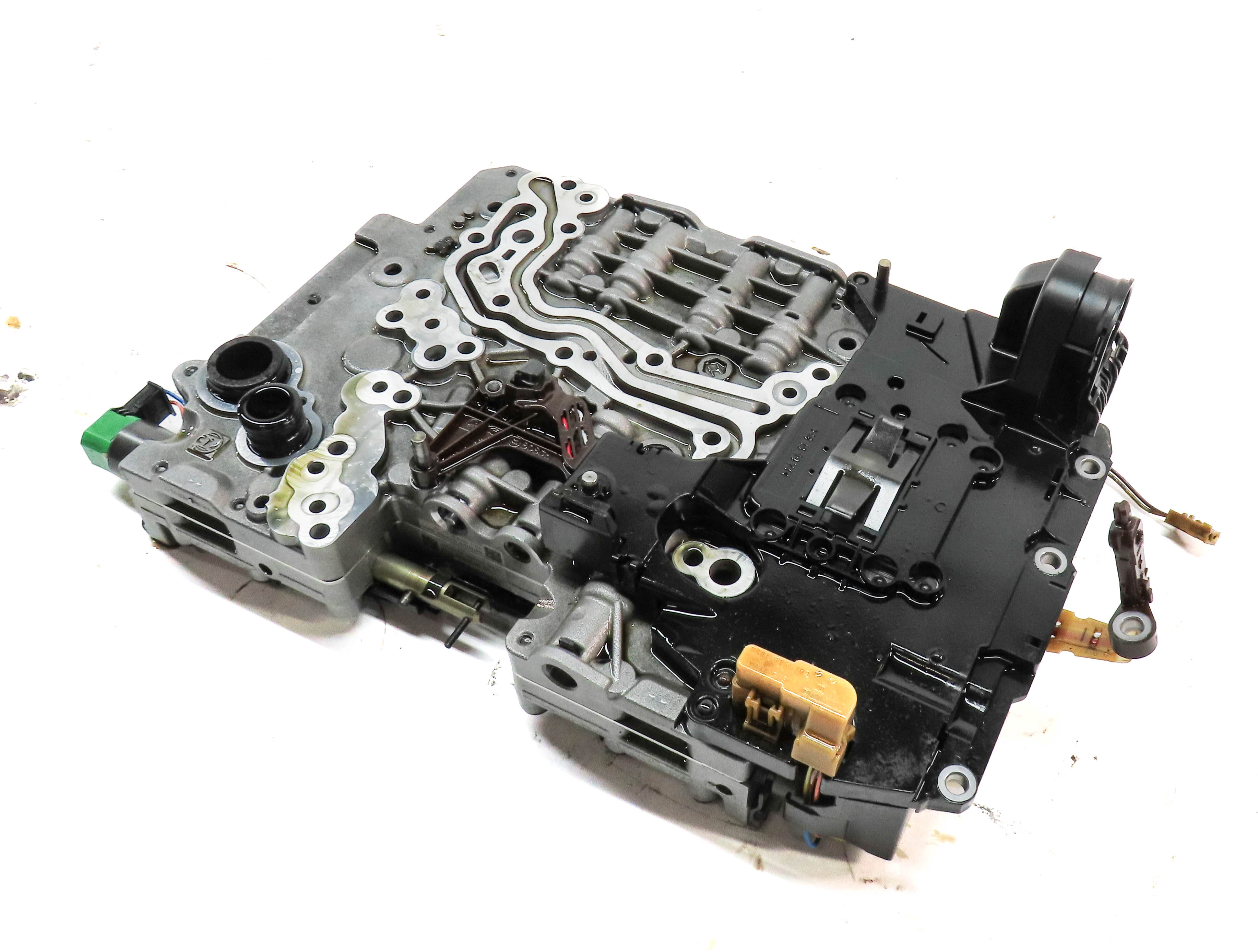 14-18 BMW 320i (F30) AWD 2.0T 8HP-45 A/T AUTO AUTOMATIC TRANSMISSION VALVE BODY — exact item pictured